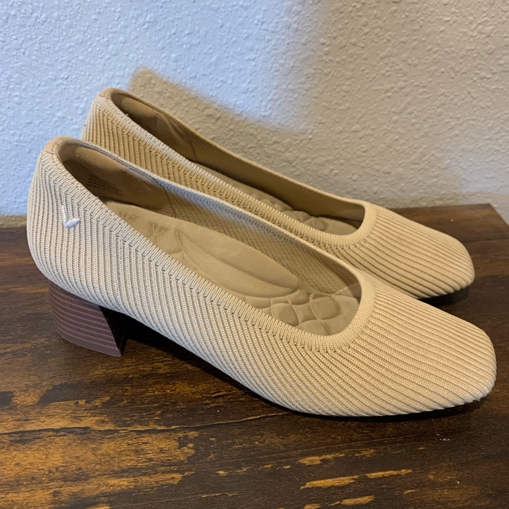 Elegant Cream Block Heel Shoes